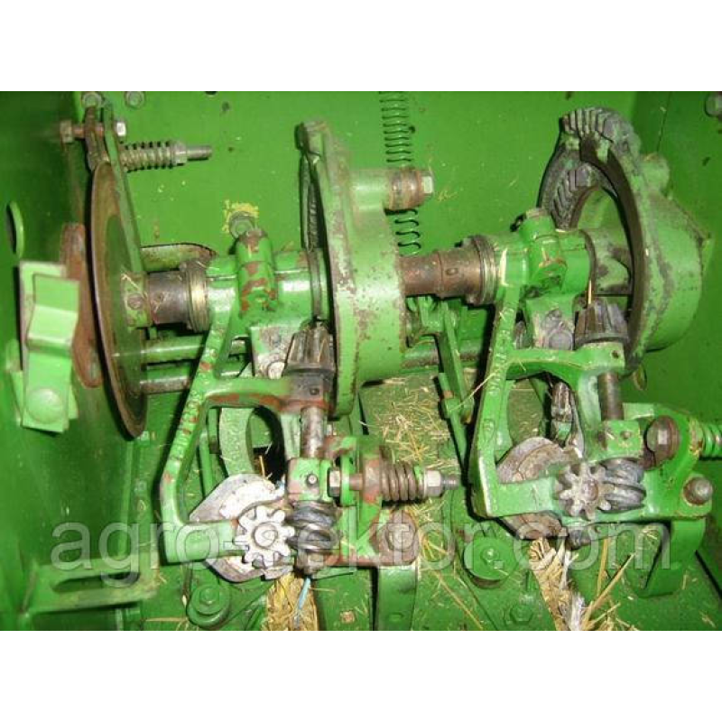 Ремонт в“язального стола прес підбирача John Deere